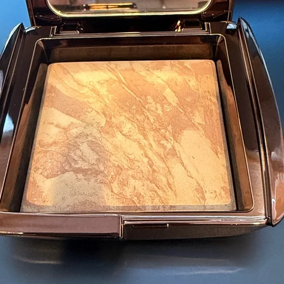 BNWT Hourglass AMBIENT™ LIGHTING INFINITY POWDER finishing powder - Picture 6 of 6